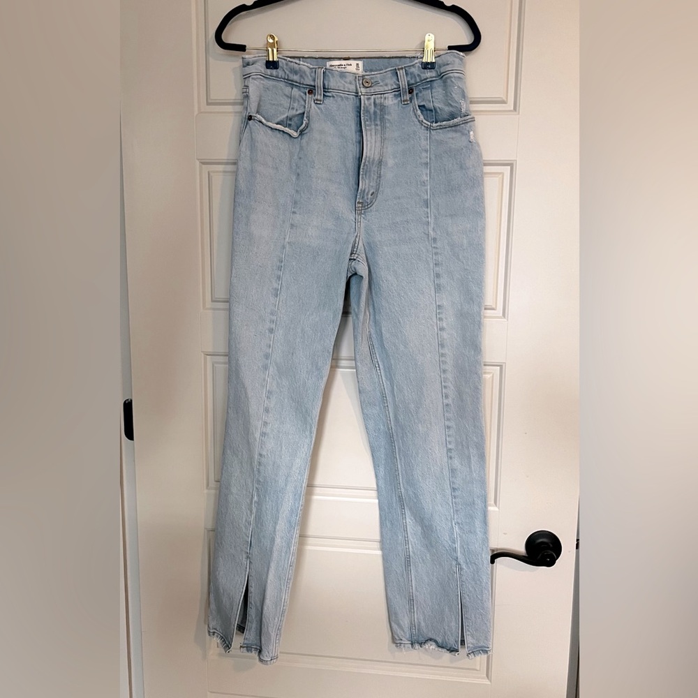 Abercrombie 90s Straight Ultra High Rise Split Hem Curve Love Size 30